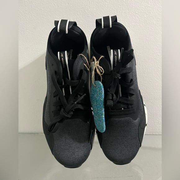 New with Tags Reebok Women’s black running shoes ZIG Dynamica CLW - Picture 1 of 14